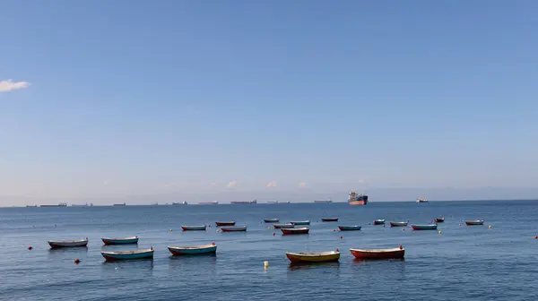 Pendik 'in sularında sakin tekneler