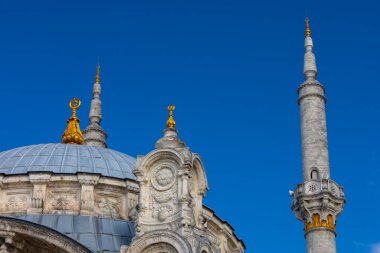 Ortakoy Camii 'nin dış görünüşü, resmi adıyla Büyük Mecidiye Camii (Buyuk Mecidiye Camii), Beşiktaş, İstanbul, Türkiye' deki Ortakoy rıhtım meydanının yanında yer almaktadır..