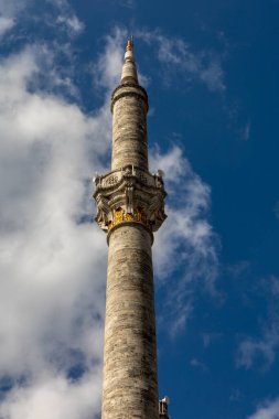 Ortakoy Camii 'nin dış görünüşü, resmi adıyla Büyük Mecidiye Camii (Buyuk Mecidiye Camii), Beşiktaş, İstanbul, Türkiye' deki Ortakoy rıhtım meydanının yanında yer almaktadır..