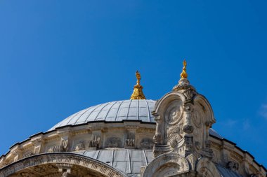 Ortakoy Camii 'nin dış görünüşü, resmi adıyla Büyük Mecidiye Camii (Buyuk Mecidiye Camii), Beşiktaş, İstanbul, Türkiye' deki Ortakoy rıhtım meydanının yanında yer almaktadır..