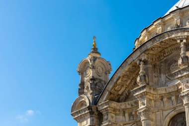 Ortakoy Camii 'nin dış görünüşü, resmi adıyla Büyük Mecidiye Camii (Buyuk Mecidiye Camii), Beşiktaş, İstanbul, Türkiye' deki Ortakoy rıhtım meydanının yanında yer almaktadır..