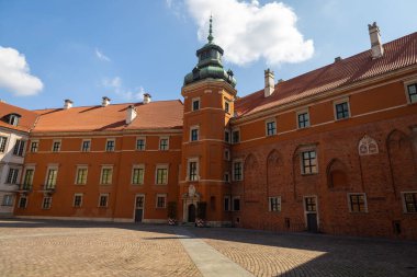 Varşova, Polonya - 6 Ağustos 2024: Varşova Kraliyet Kalesi (Zamek Krolewski w Warszawie)