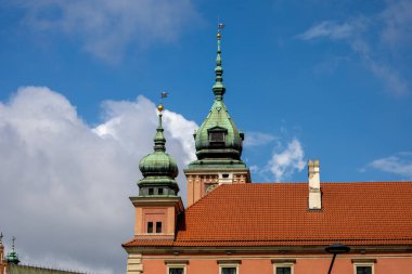 Varşova, Polonya - 6 Ağustos 2024: Varşova Kraliyet Kalesi (Zamek Krolewski w Warszawie)