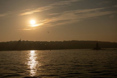 İstanbul, Türkiye - 2 Kasım 2024: İstanbul feribotu. Güzel İstanbul boğaz manzarası. İstanbul, Türkiye