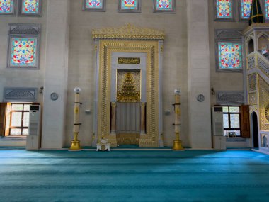 İstanbul, Türkiye - 18 Ocak 2024: Cami manzarası. Çağdaş İslam mimarisi
