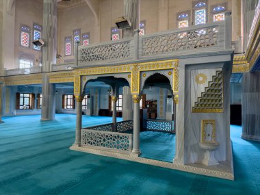 İstanbul, Türkiye - 18 Ocak 2024: Cami manzarası. Çağdaş İslam mimarisi