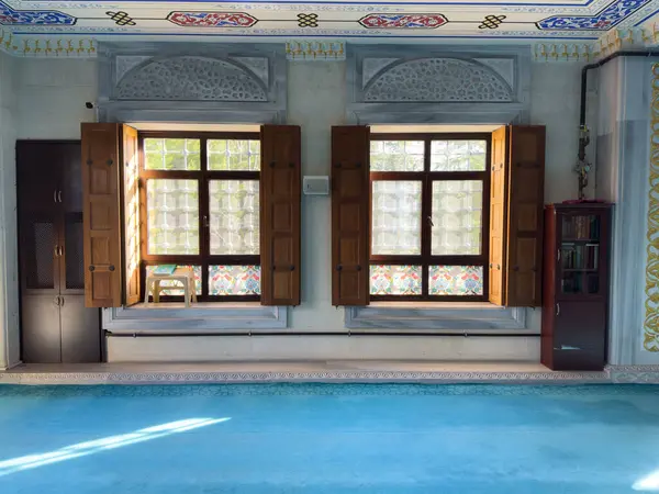 İstanbul, Türkiye - 18 Ocak 2024: Cami manzarası. Çağdaş İslam mimarisi