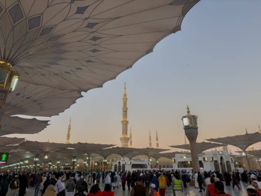 Sunset, Medine 'deki El-Mescid an-Nabawi avlusunda.