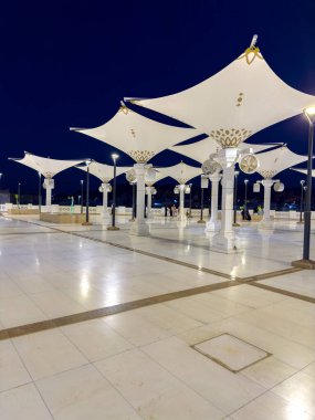 Qiblatain Camii Madinah 'ın Tarihi İslami Simgesi Gecesi
