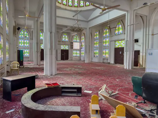 Medine 'deki Hazrat Uthman Camii' nin içi