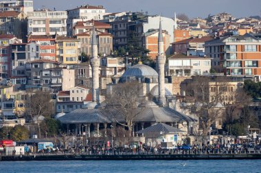 Tarihi Cami ve Deniz Kenarı Hayatı