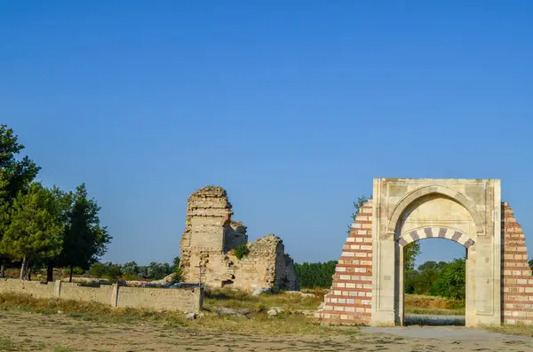 Edirne 'deki Antik Osmanlı Kapısı ve Harabeleri