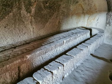 Kayaya oyulmuş Antik Taş Mezar