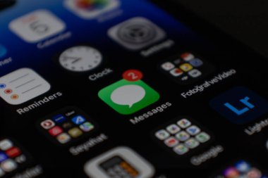 iPhone 14 Pro ev ekranındaki Takvim uygulamasını kapat