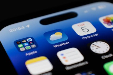 iPhone 14 Pro ev ekranındaki Takvim uygulamasını kapat