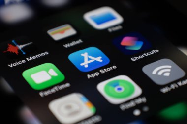 iPhone 14 Pro ev ekranındaki Takvim uygulamasını kapat