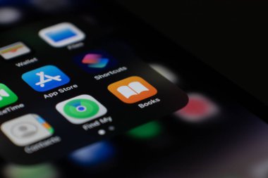 iPhone 14 Pro ev ekranındaki Takvim uygulamasını kapat