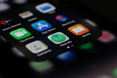 iPhone 14 Pro ev ekranındaki Takvim uygulamasını kapat