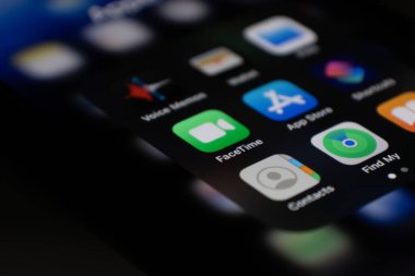 iPhone 14 Pro ev ekranındaki Takvim uygulamasını kapat