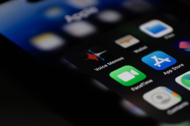 iPhone 14 Pro ev ekranındaki Takvim uygulamasını kapat