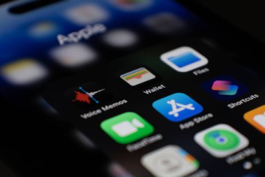 iPhone 14 Pro ev ekranındaki Takvim uygulamasını kapat