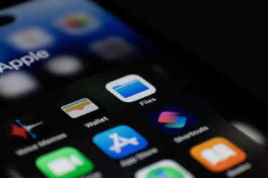 iPhone 14 Pro ev ekranındaki Takvim uygulamasını kapat