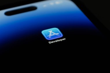 iPhone 14 Pro ev ekranındaki Kapanış Geliştirici uygulaması