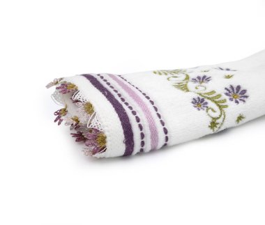 Çiçekli dantelli ve nakışlı çizgili geleneksel Beyaz Havlu