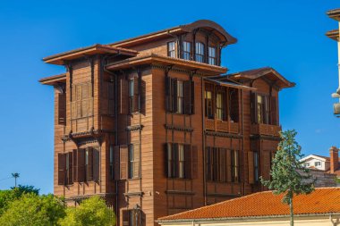 İstanbul 'da Panjurlu Geleneksel Tahta Osmanlı Konağı