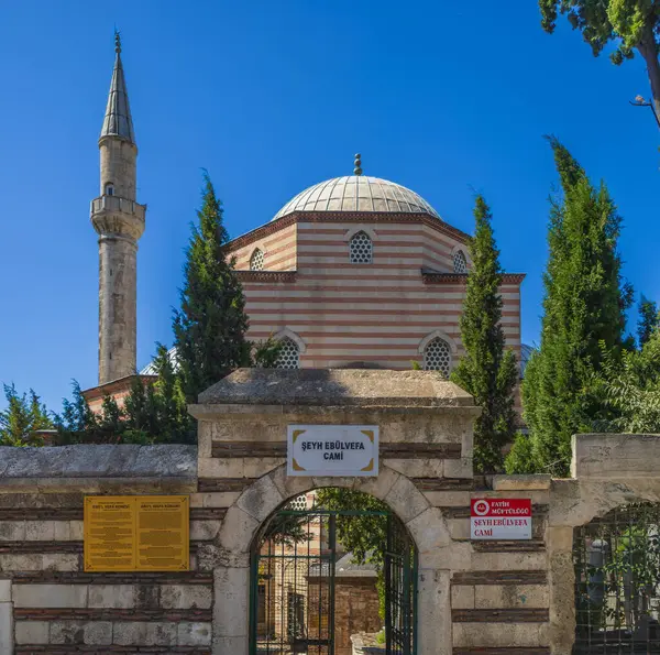 Şeyh Ebulvefa Camii İstanbul 'da Çizgili Osmanlı Mimarisi