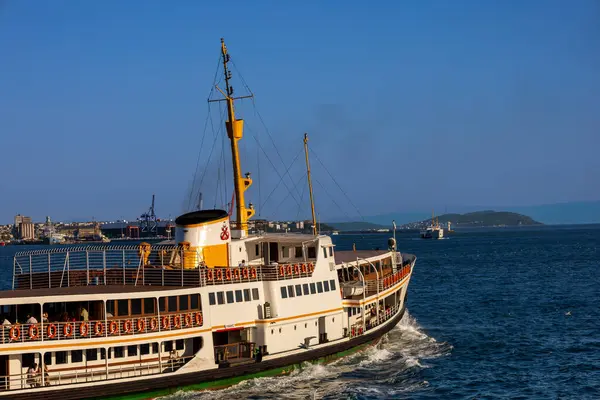 Köprü Görünümlü Feribot Geçidi