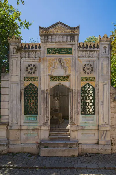 Eyüp Sultan 'da İslami Kaligrafi ile Osmanlı Anıtı