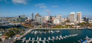 San Diego ufuk ve rıhtım manzaralı. San Diego 'nun güzel silüeti.