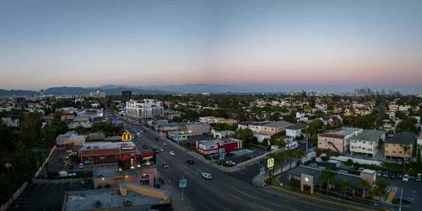 Los Angeles Gorący Widok Zachód Słońca Palmą Centrum Tle Kalifornia — Zdjęcie stockowe