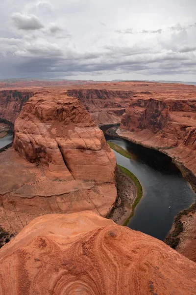 Tranquil View Horseshoe Bend Surrounded Colorado River Sky Glen Canyon — Stock Photo, Image