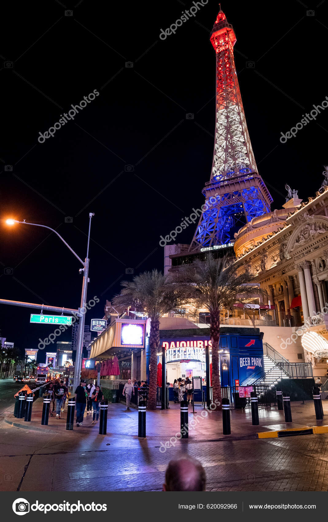 Las Vegas Usa September 2022 Tourists Visiting Illuminated Replica
