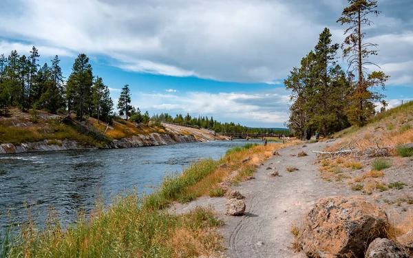 Pathway Beautiful Firehole River Midway Geyser Basin Cloudy Sky Background — Stock Photo, Image