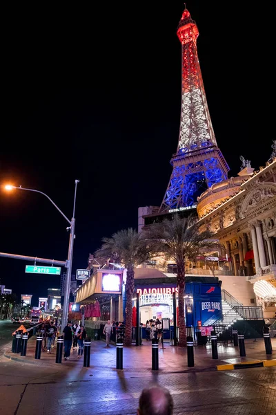 Las Vegas Usa September 2022 Tourists Visiting Illuminated Replica Eiffel — Stock Photo, Image