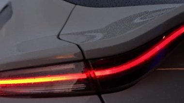 Aston Martins ilk SUV DBX. Aston Martin 2022 DBX sinematik videosunu kapat