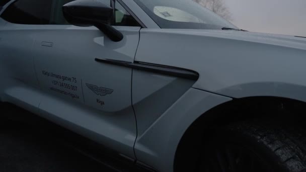 Астон Мартинс Первый Внедорожник Dbx Крупный План Кинофильма Aston Martin — стоковое видео