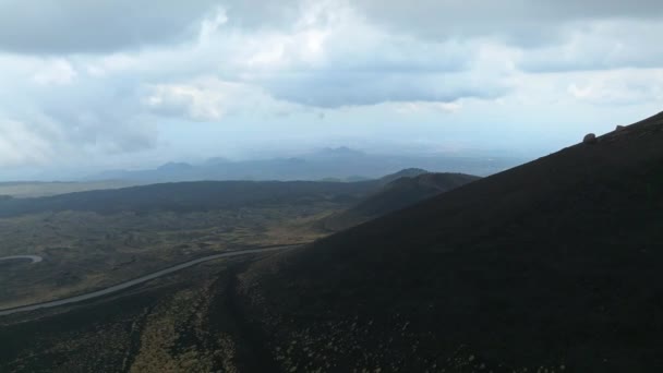 活火山エトナ 斜面の絶滅したクレーター 火山活動の痕跡のパノラマ航空広い眺め — ストック動画