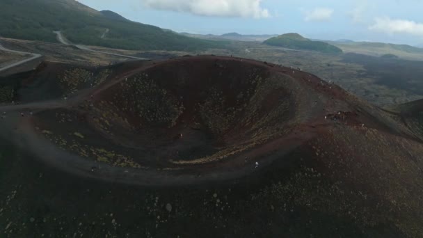 Панорамный Вид Воздуха Действующий Вулкан Этна Вымершие Кратеры Склоне Следы — стоковое видео