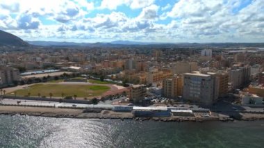 İtalya, Sicilya 'daki Trapani limanının hava panoramik görüntüsü. İtalya 'nın güzel tatil kasabası.