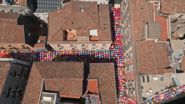 Catania Sicily Italy 2022 Street Art Decoration Using Umbrellas Fish — стоковое видео