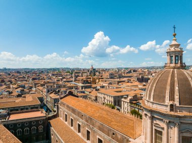İtalya, Sicilya 'daki Trapani limanının hava panoramik görüntüsü. İtalya 'nın güzel tatil kasabası.