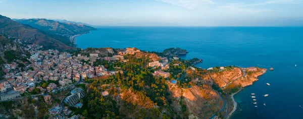 Panoramiczny Widok Lotu Ptaka Wyspę Isola Bella Plażę Taorminie Giardini — Zdjęcie stockowe