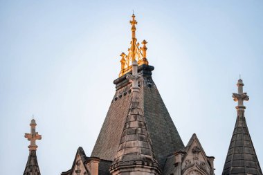 Londong 'u Thames Nehri' ndeki Southwark 'a bağlayan İkonik Kule Köprüsü. Köprünün detaylarının görünümünü kapat.