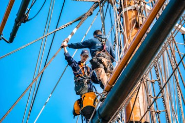 Londra, İngiltere, 5 Haziran 2022. Cutty Sark gemisini tamir eden işçiler - 19. yüzyılın en hızlı teknesi, Londra, İngiltere, Mariteme müzesinin yanındaki.