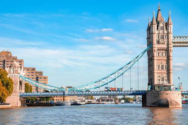 Londong Thames Nehri Ndeki Southwark Bağlayan Konik Kule Köprüsü — Stok fotoğraf