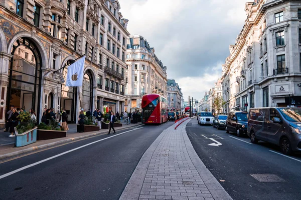 Λονδίνο Ηνωμένο Βασίλειο Ιουνίου 2022 Πολυάσχολη Καλοκαιρινή Βραδιά Regents Street — Φωτογραφία Αρχείου